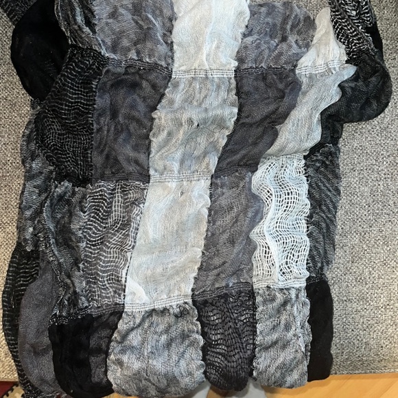 Cute black-grey-white scarfs! - Picture 5 of 8